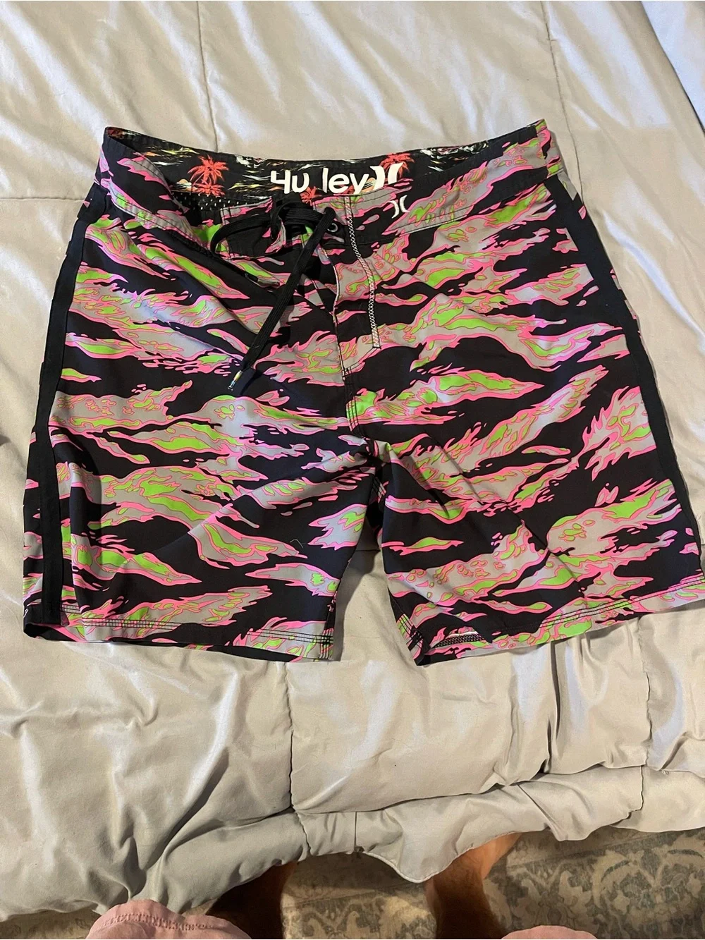 Hurley Black with Neon Pink & Green tiger stripe Pattern Board Shorts men’s 34